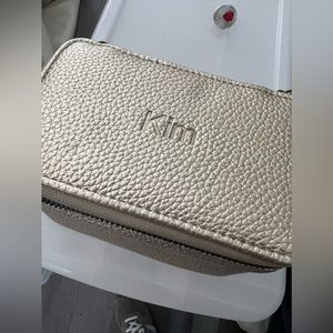 “KIM” customized jewelry travel case. Gold.